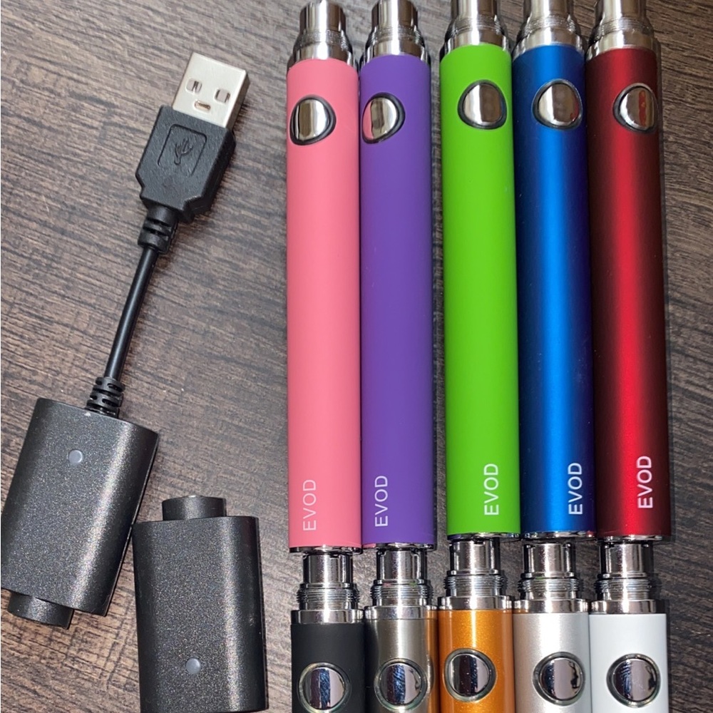 (5x) 510 Thread Batteries with charger! (5 Battery Kits total)